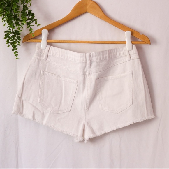NWOT F21 White Floral Shorts - Picture 6 of 8
